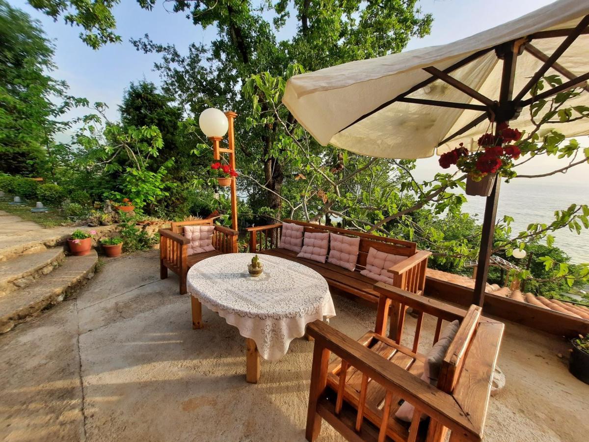 Robinson Sunset Guest House Lagadin Esterno foto