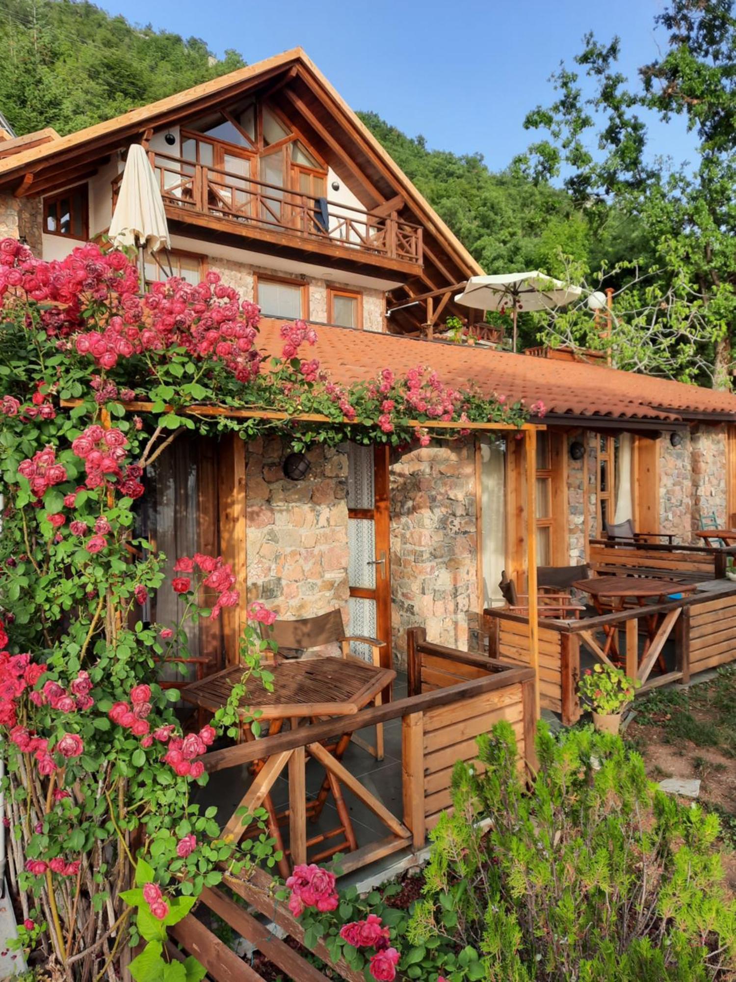 Robinson Sunset Guest House Lagadin Esterno foto