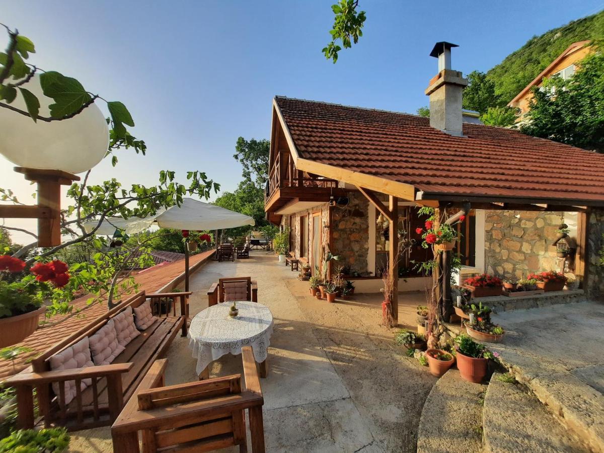 Robinson Sunset Guest House Lagadin Esterno foto