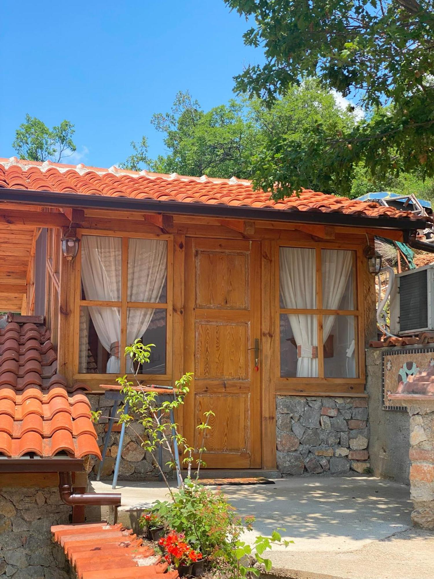 Robinson Sunset Guest House Lagadin Esterno foto