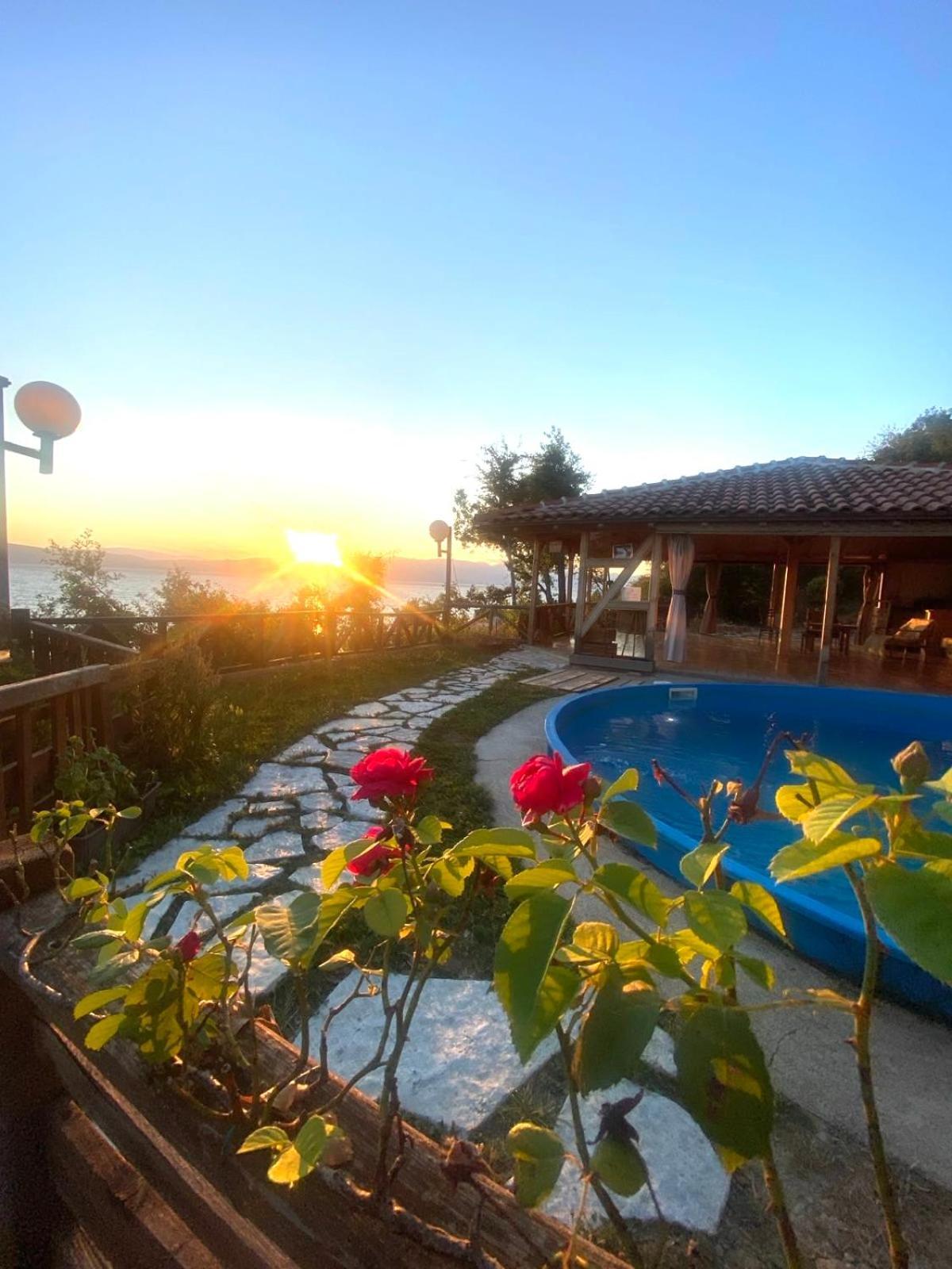 Robinson Sunset Guest House Lagadin Esterno foto