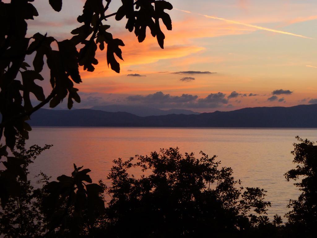Robinson Sunset Guest House Lagadin Esterno foto
