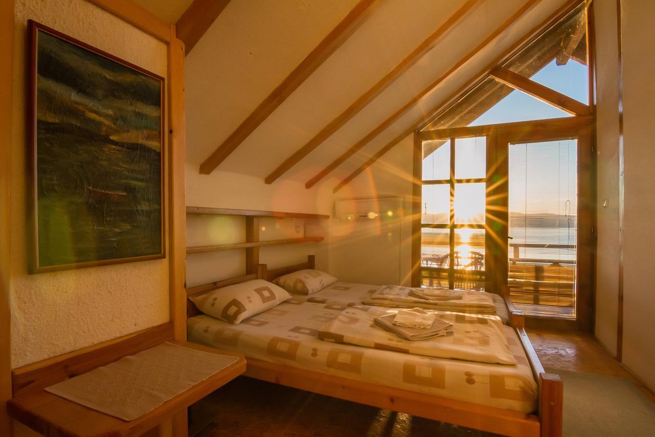 Robinson Sunset Guest House Lagadin Esterno foto